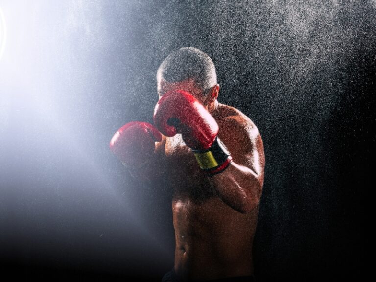 Boxeur en entraînement de boxe anglaise à Albi chez MMA Boxe Albi